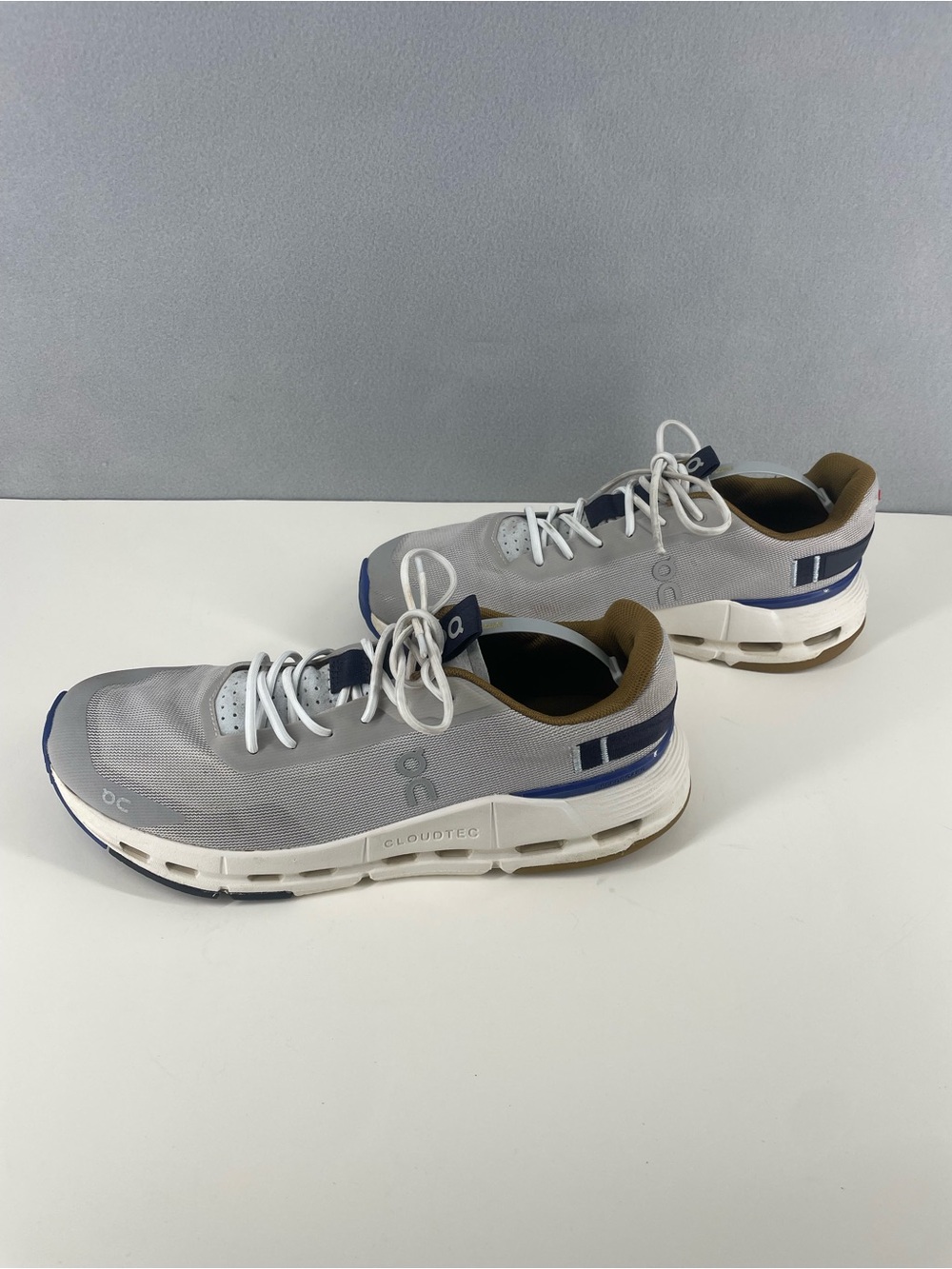 On CloudTec Low Top Lace Up Running Shoe Gray White Blue Women’s 9.5